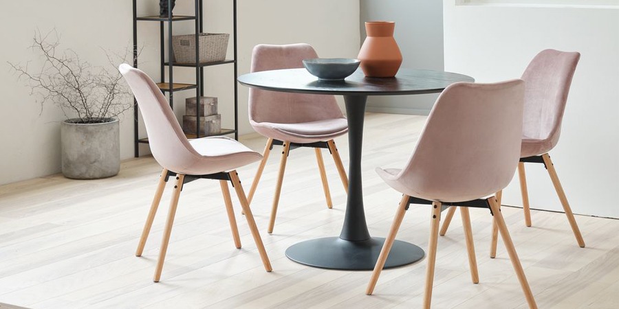 5x musthave stoelen voor jouw eethoek | JYSK tafel naast stoel, gave kleur | Stoelen, Tafel, Kleuren